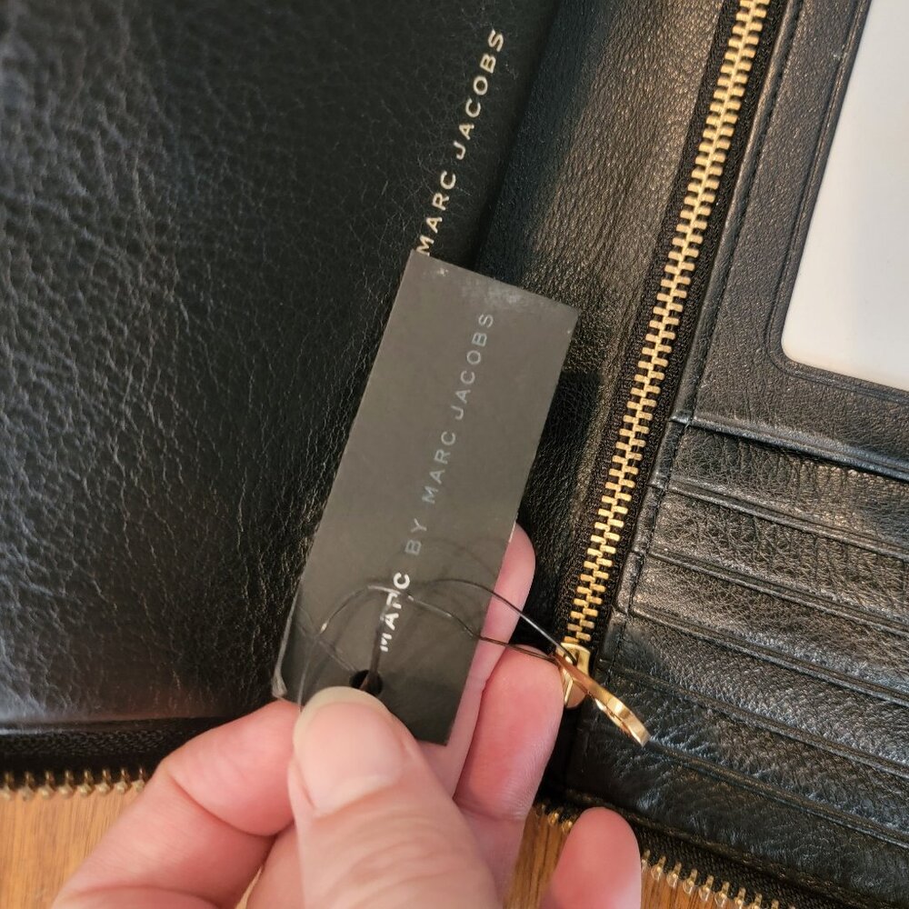 NWT Marc by Marc Jacobs Black Leather Wristlet/Wallet Flawed - Picture 8 of 14